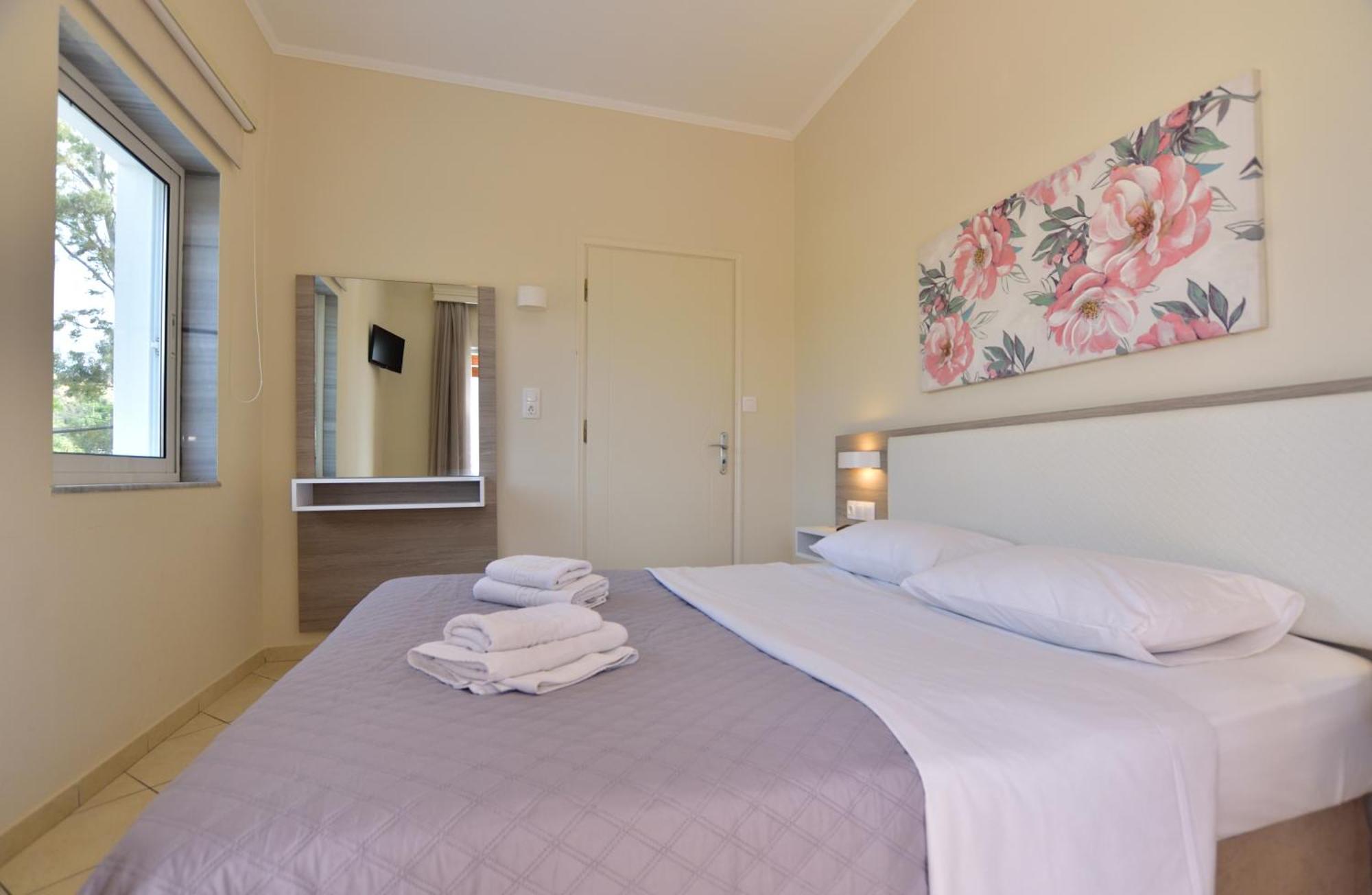 Flisvos Rooms Palaiochora Exterior foto