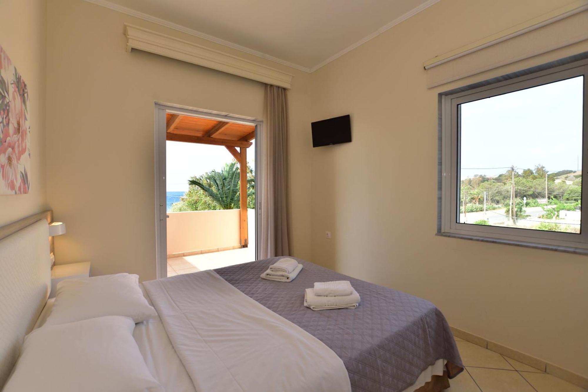 Flisvos Rooms Palaiochora Exterior foto